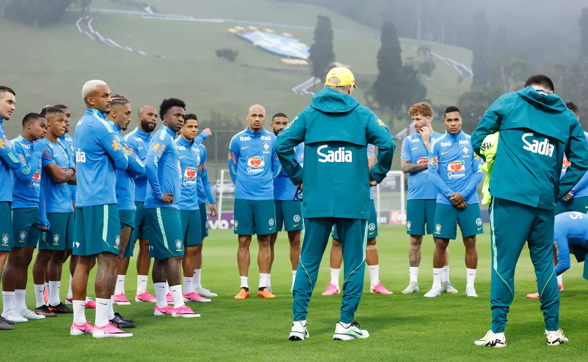 Ancelotti mantém dúvida nas laterais e último treino deve definir time do Brasil