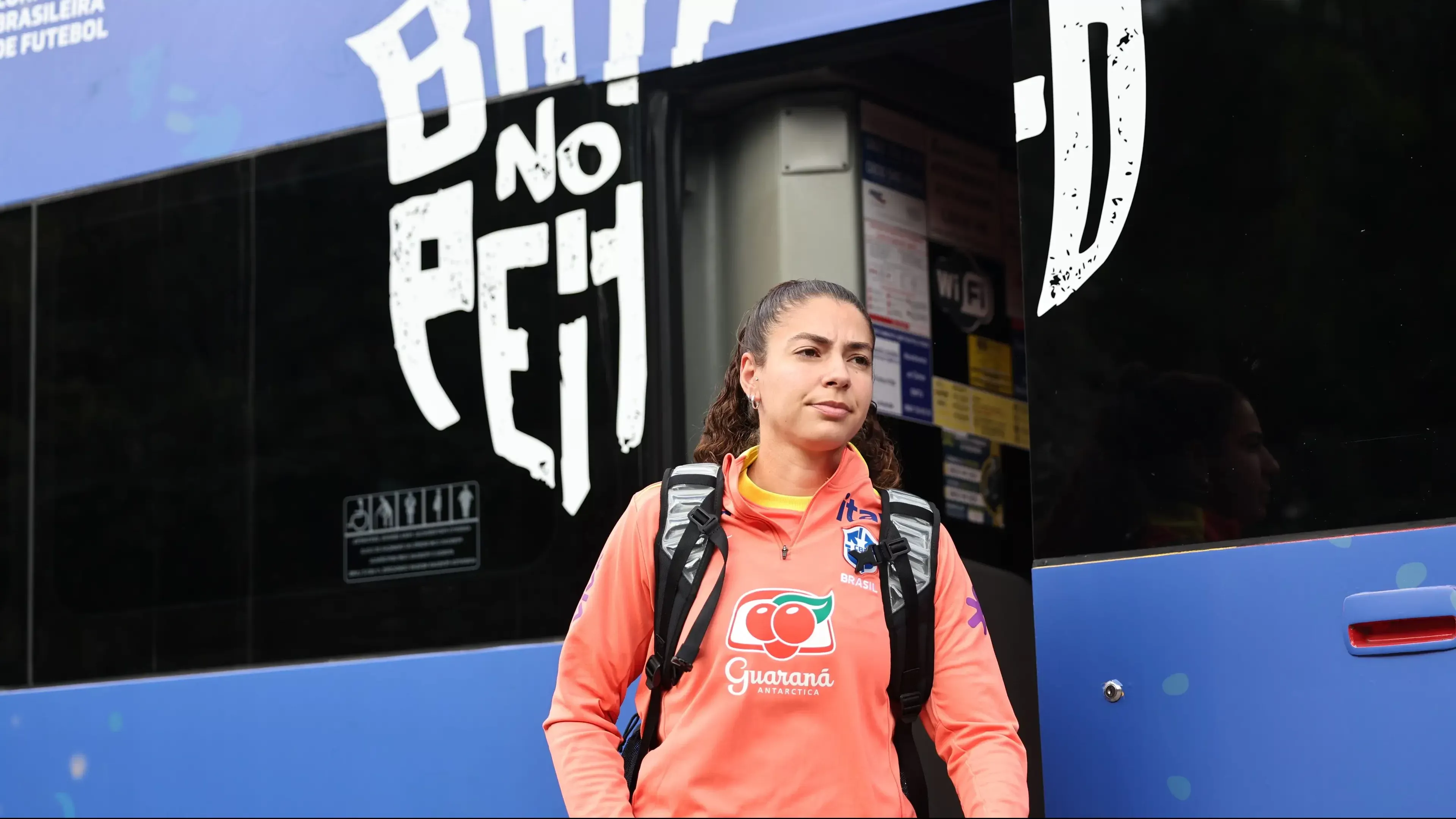 Meia Angelina, da Seleção Brasileira Feminina, em treino em São Paulo