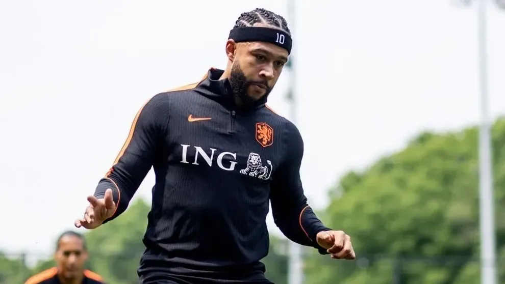 Memphis Depay deu entrada forte em treino desta sexta e Noa Lang gritou de dor – Foto: Divulgação/Seleção Holandesa de Futebol