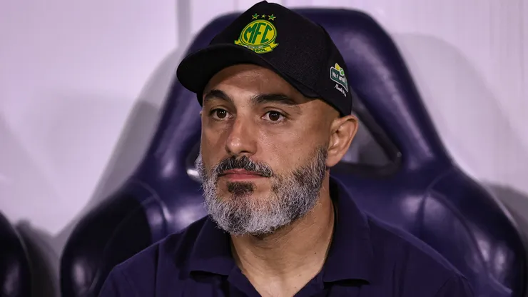Rafael Guanaes tecnico do Mirassol durante partida contra o Palmeiras no estadio Arena Barueri pelo campeonato Paulista 2026. Foto: Fabio Giannelli/AGIF