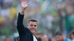 LIMA, PERU - NOVEMBER 29: Julio Cesar waves to fans prior to the 2025 Copa CONMEBOL Libertadores Final match between Palmeiras and Flamengo at Estadio Monumental on November 29, 2025 in Lima, Peru. (Photo by Hector Vivas/Getty Images)