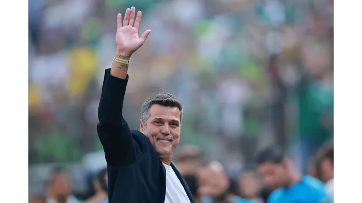 LIMA, PERU - NOVEMBER 29: Julio Cesar waves to fans prior to the 2025 Copa CONMEBOL Libertadores Final match between Palmeiras and Flamengo at Estadio Monumental on November 29, 2025 in Lima, Peru. (Photo by Hector Vivas/Getty Images)