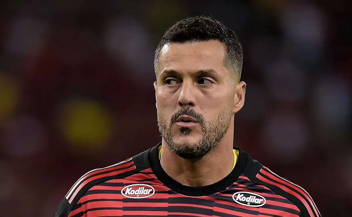 Júlio César sai em defesa de Alisson na Seleção Brasileira após vaias e críticas
