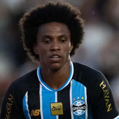 Willian desmente pedido para sair do Grêmio e encerra polêmica