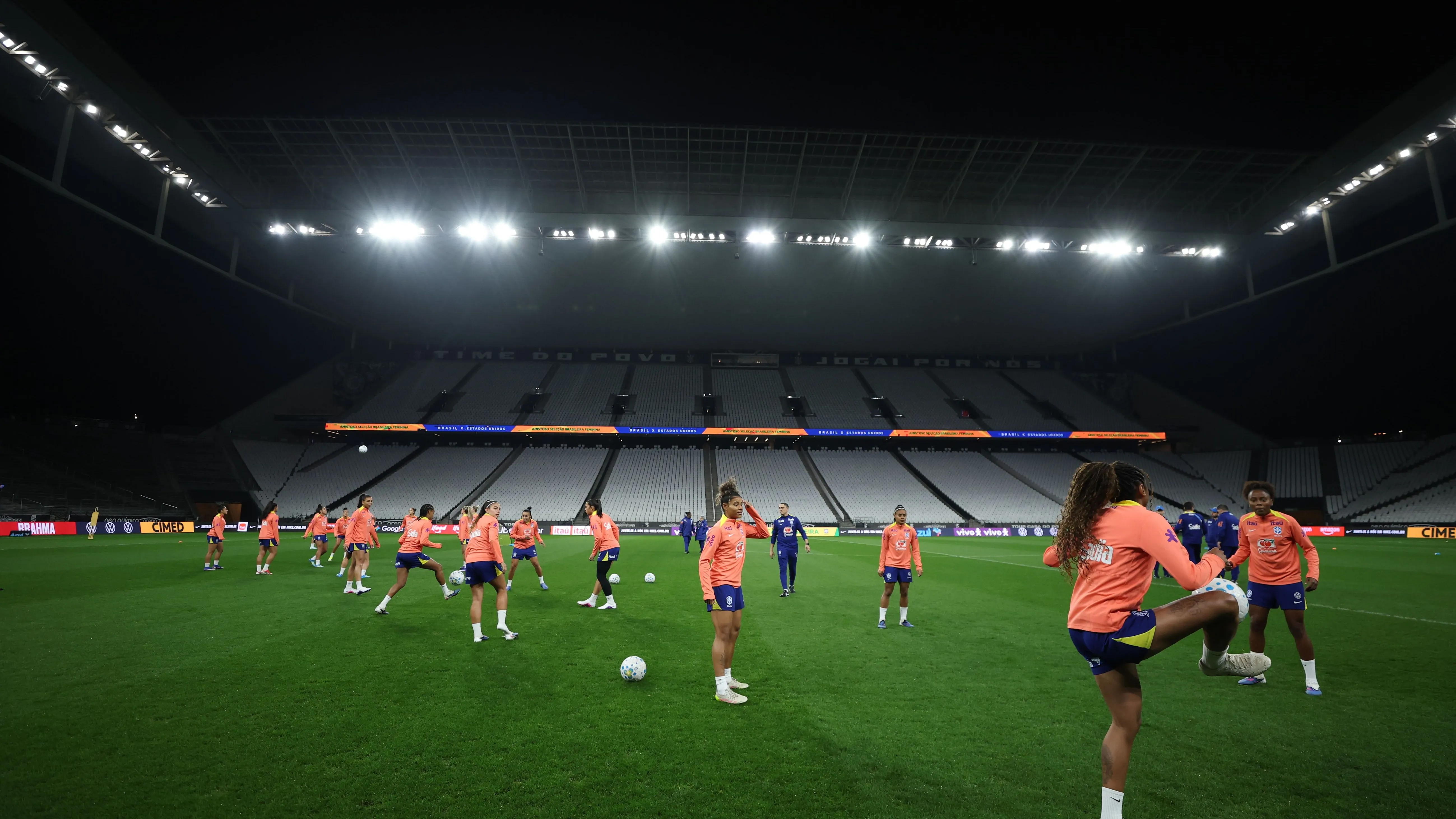 Seleção Feminina em treino na Neo Química Arena