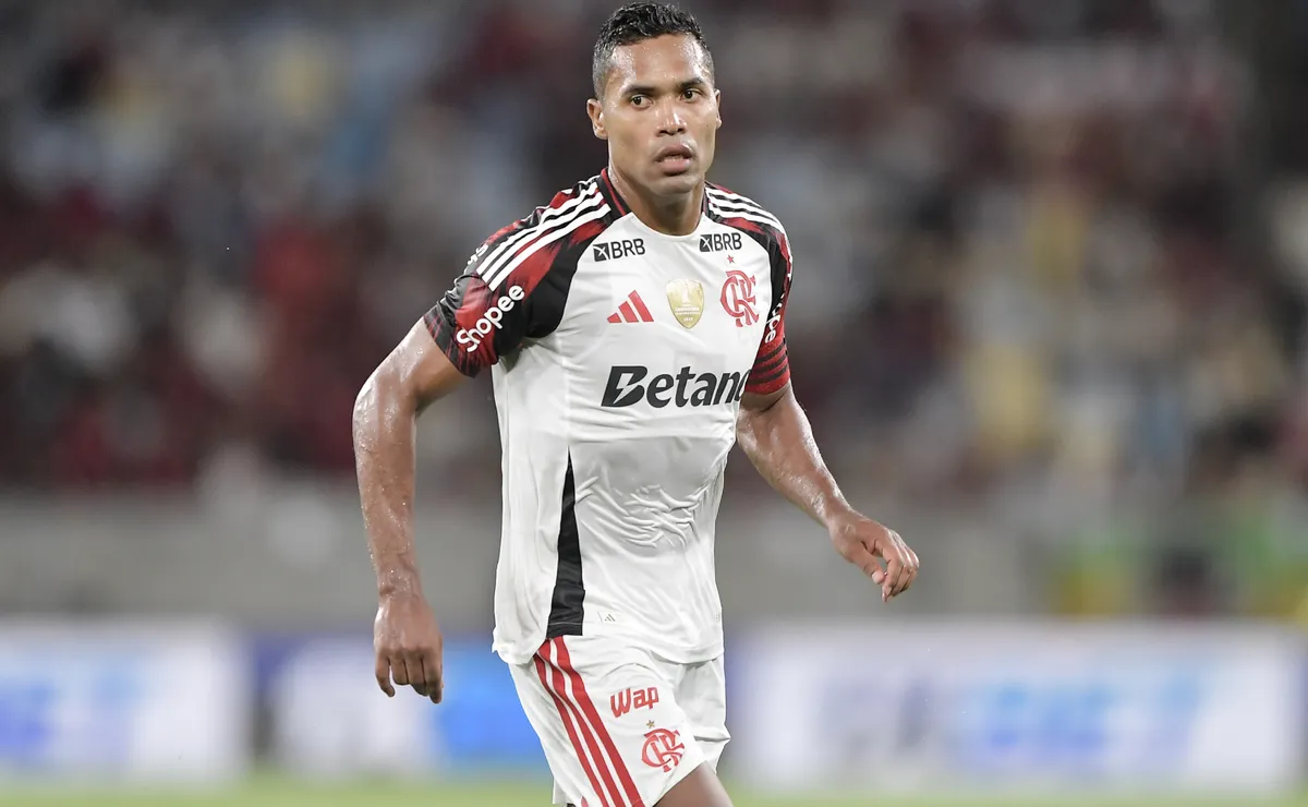 Alex Sandro, do Flamengo, será reserva da Seleção Brasileira em amistoso contra o Egito