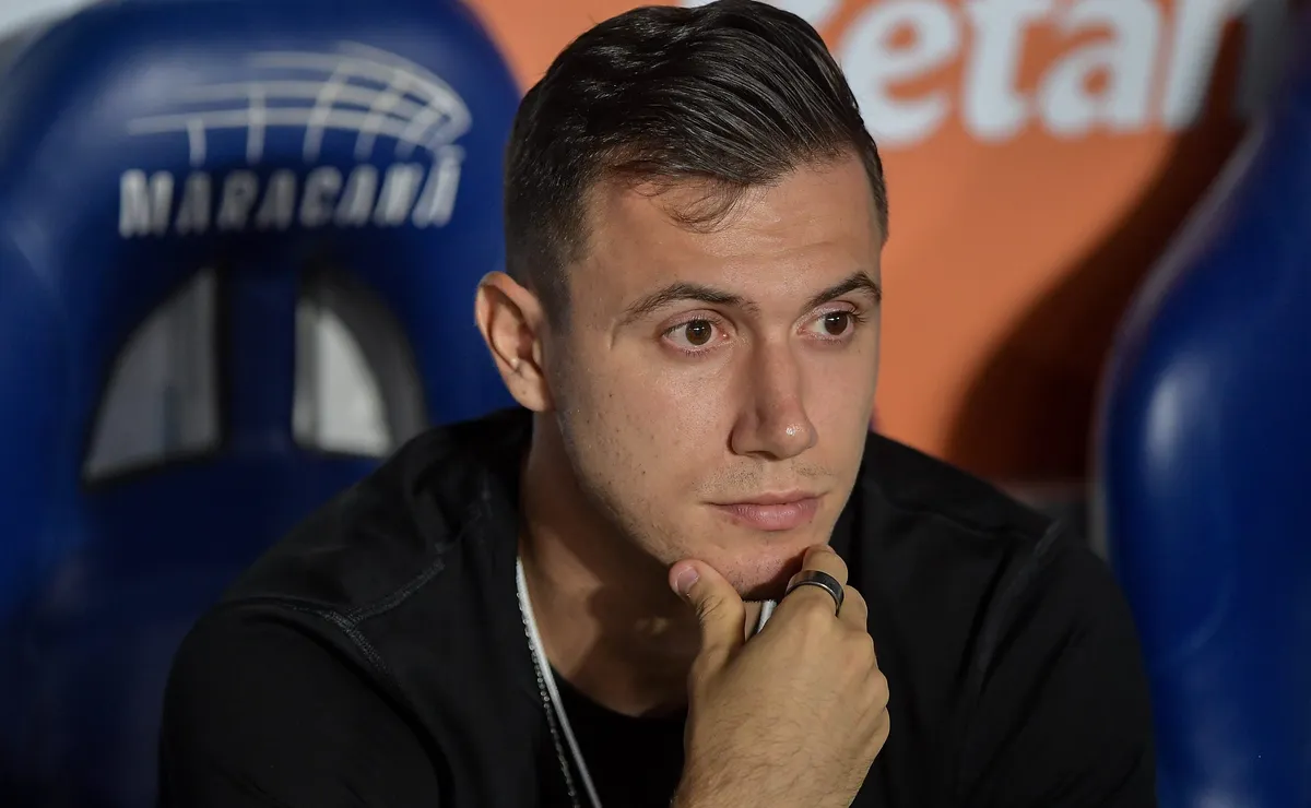 Lucas Piton tem conversas com times de 4 países da Europa e Vasco aguarda proposta oficial
