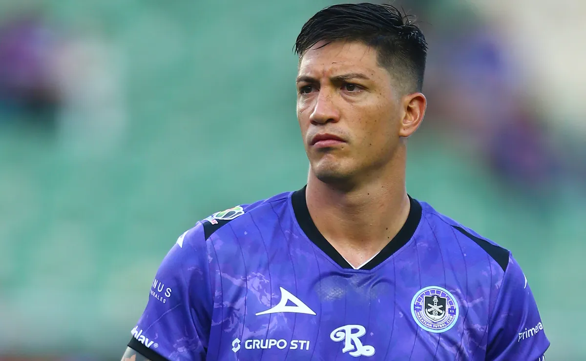 Vasco intensifica busca por zagueiro e faz sondagem por Lucas Merolla, do Mazatlán-MEX