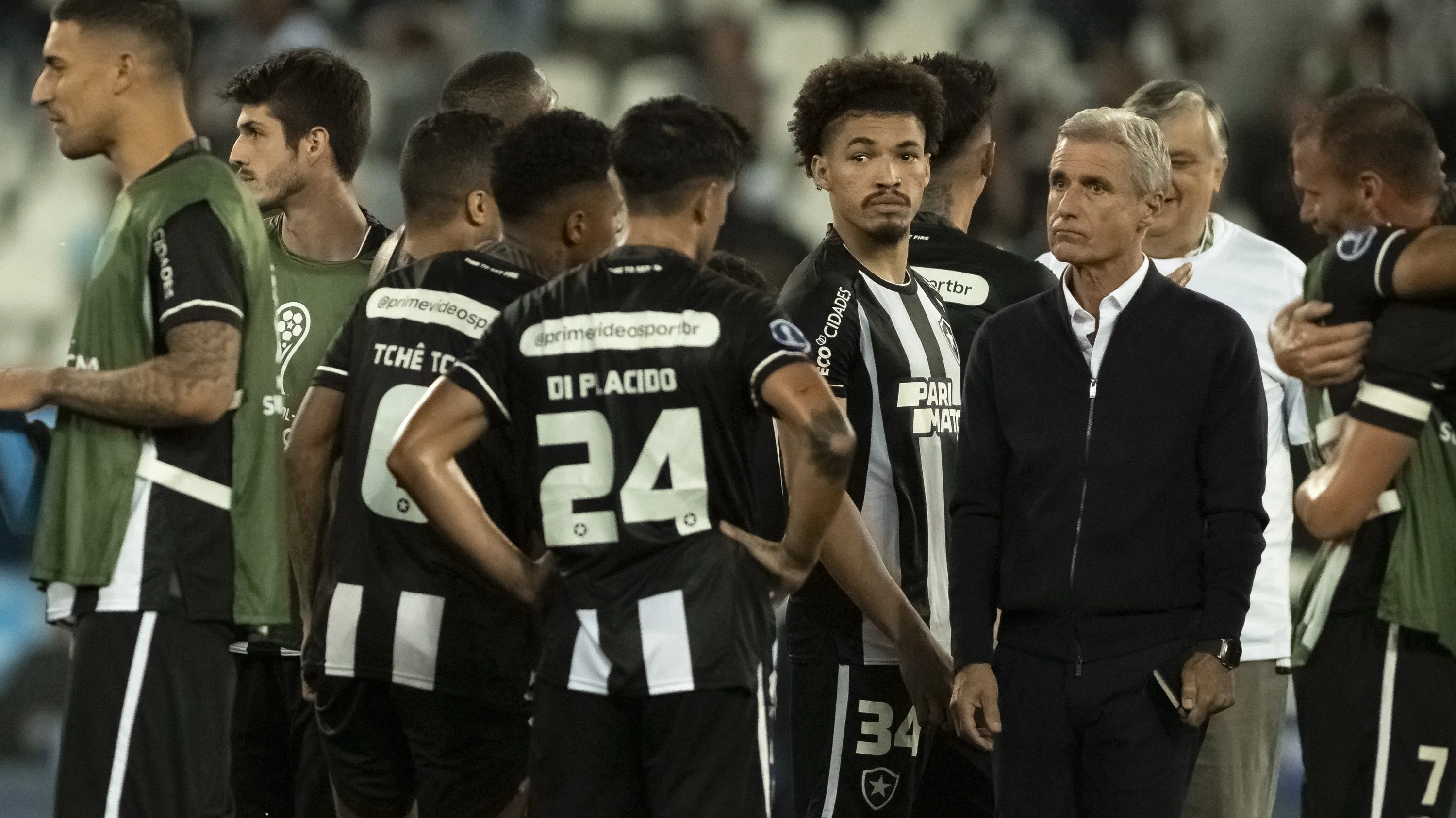 Luis Castro ex-tecnico do Botafogo apos a partida contra o Magallanes no estadio Engenhao pelo campeonato Copa Sul-Americana 2023. Foto: Jorge Rodrigues/AGIF