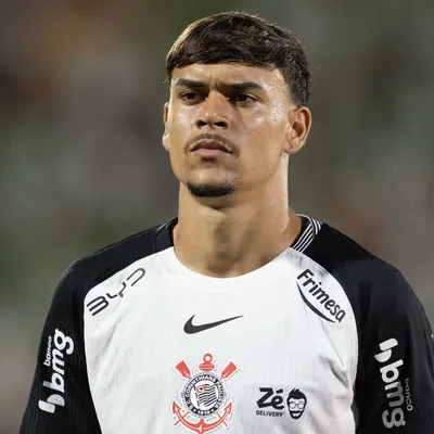 Mesmo de férias, Corinthians vê Tchoca seguir tratamento no CT