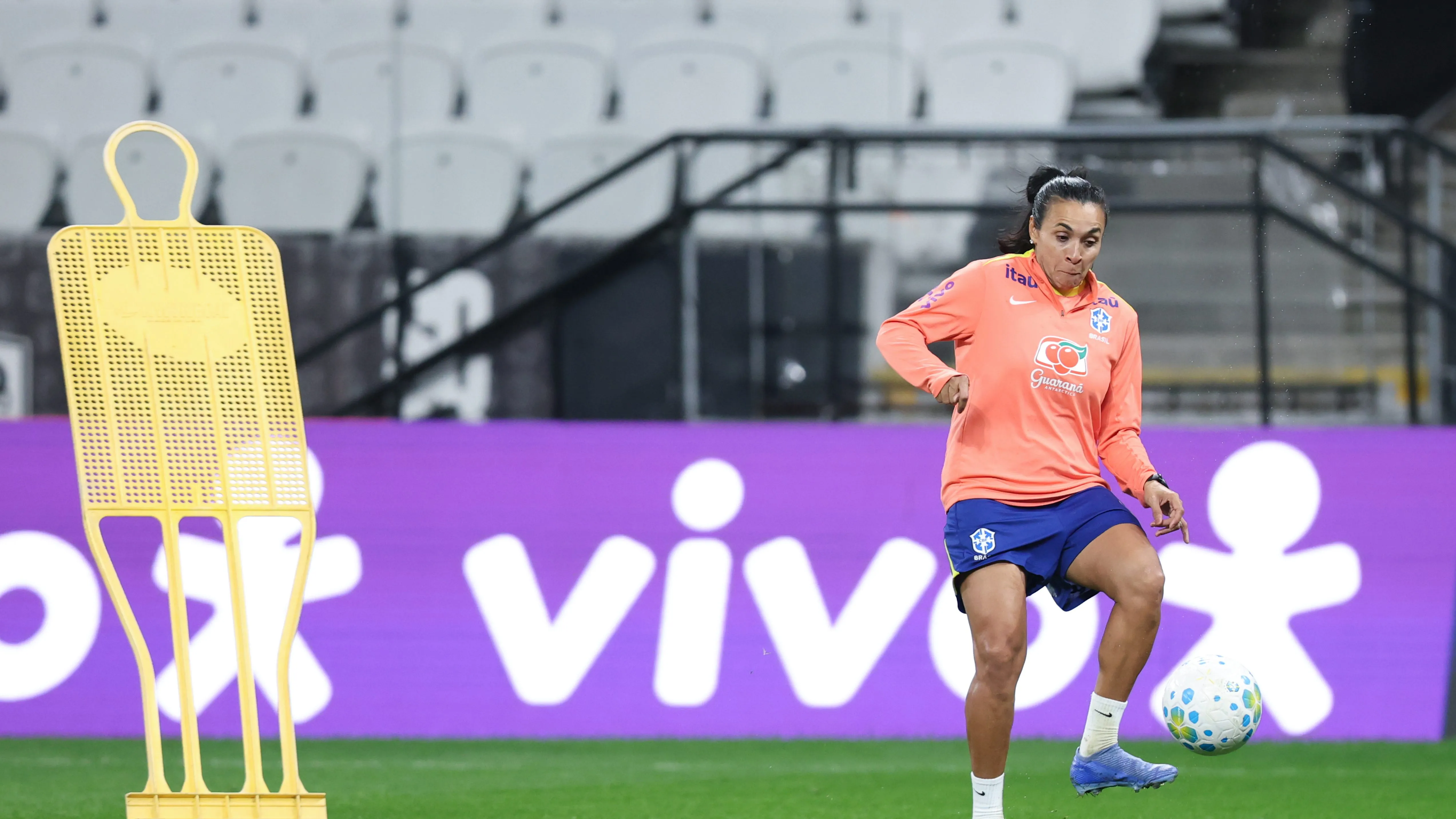 Marta em treino da Seleção Feminina