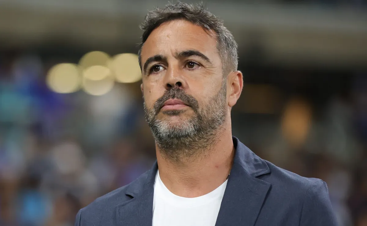Artur Jorge aprova amistosos preparatórios do Cruzeiro durante a pausa para a Copa do Mundo