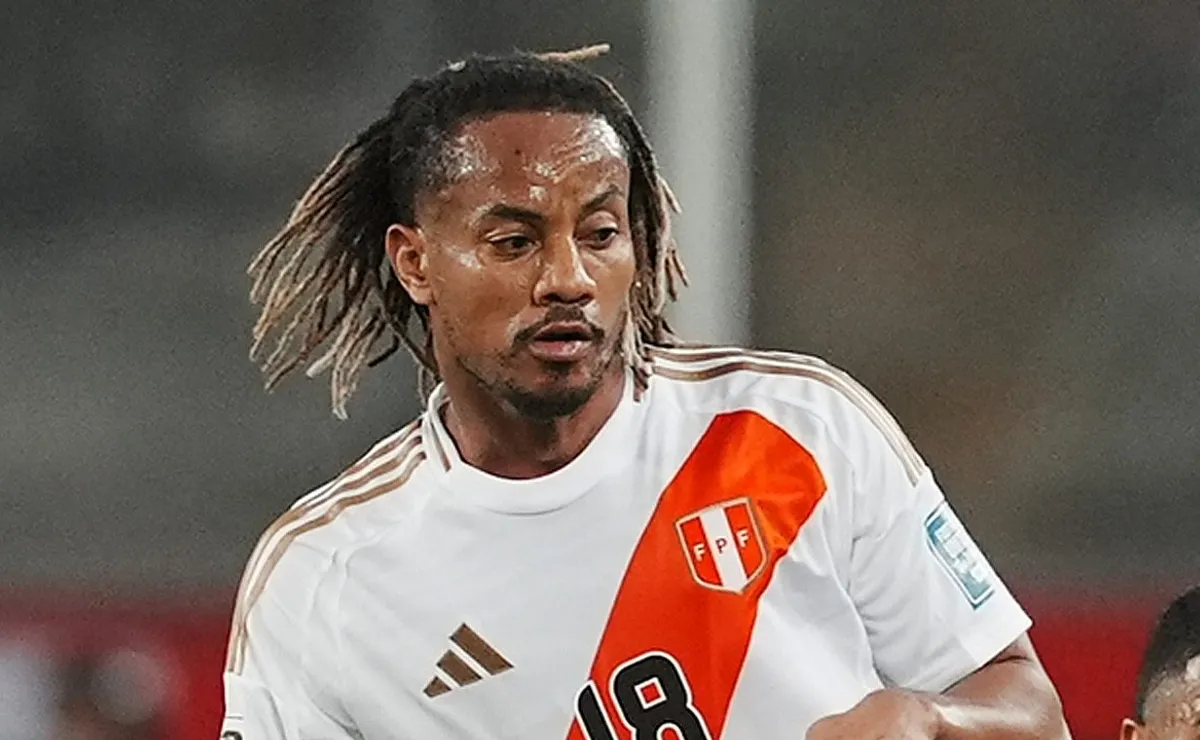 André Carrillo, meio-campista do Corinthians, participa da virada do Peru contra a seleção do Haiti