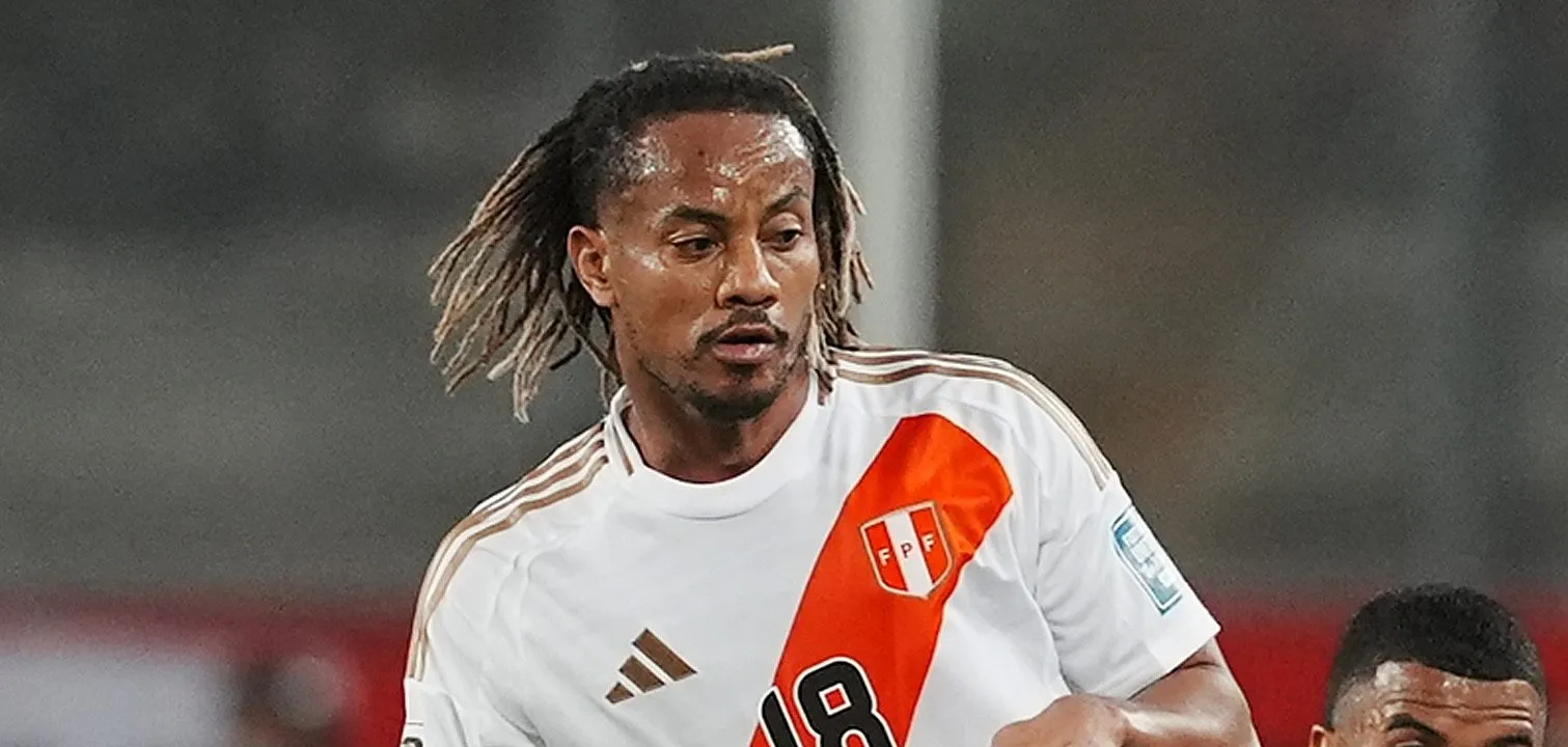 André Carrillo atuando pela seleção peruana. (Photo by Raul Sifuentes/Getty Images)