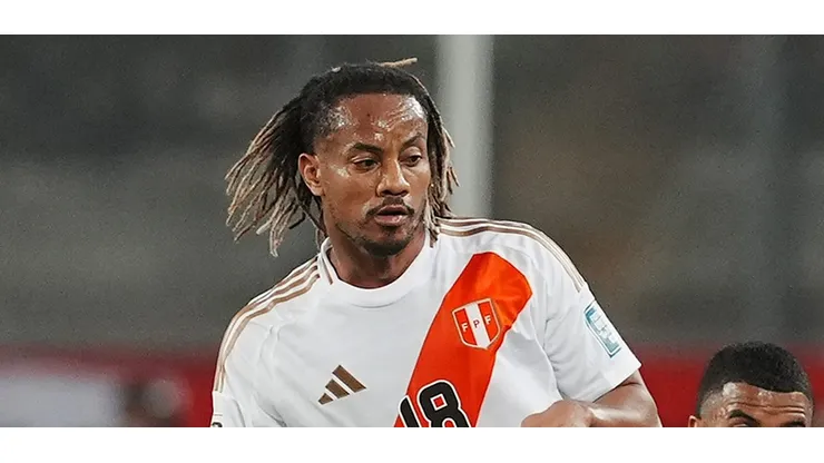 André Carrillo atuando pela seleção peruana. (Photo by Raul Sifuentes/Getty Images)