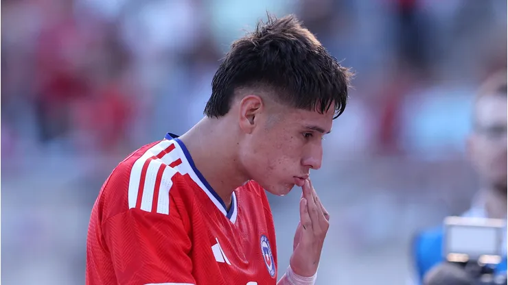 LISBON, PORTUGAL - JUNE 06: Ivan Roman #5 of Chile walks off after being shown a red card during the international friendly match between Portugal and Chile at Estadio Nacional do Jamor on June 06, 2026 in Lisbon, Portugal. (Photo by Carlos Rodrigues/Getty Images)