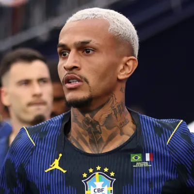 Wesley sofre lesão e segue inconsolável após substituição
