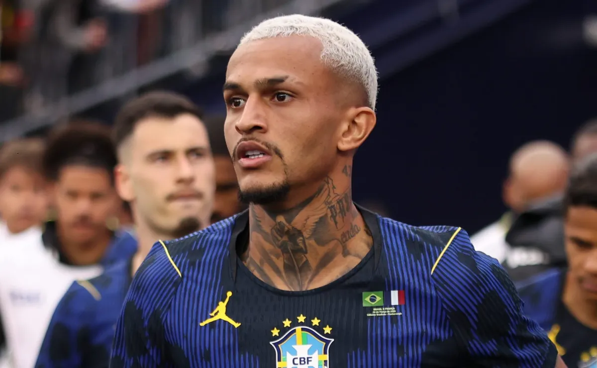 Ex-Flamengo, Wesley recebe apoio de Bruno Guimarães antes da Copa: “É correr por ele”