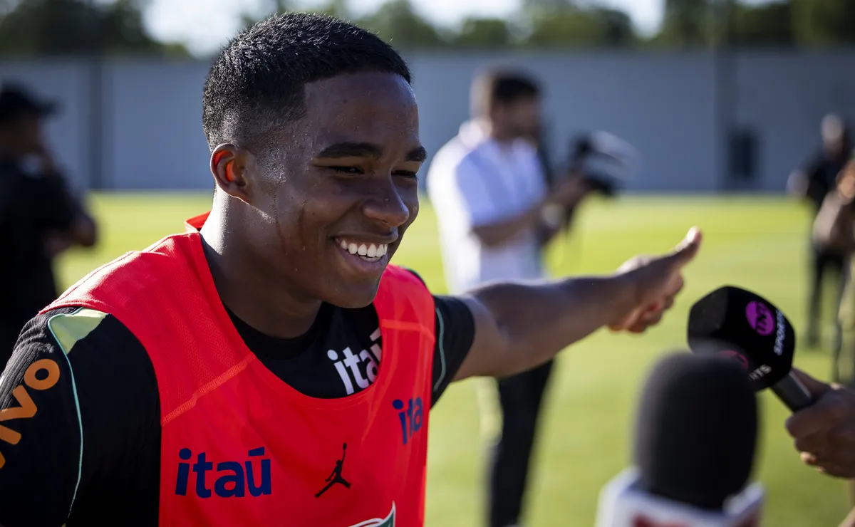 Endrick comemora gol decisivo diante do Egito e agradece oportunidade recebida na Seleção Brasileira