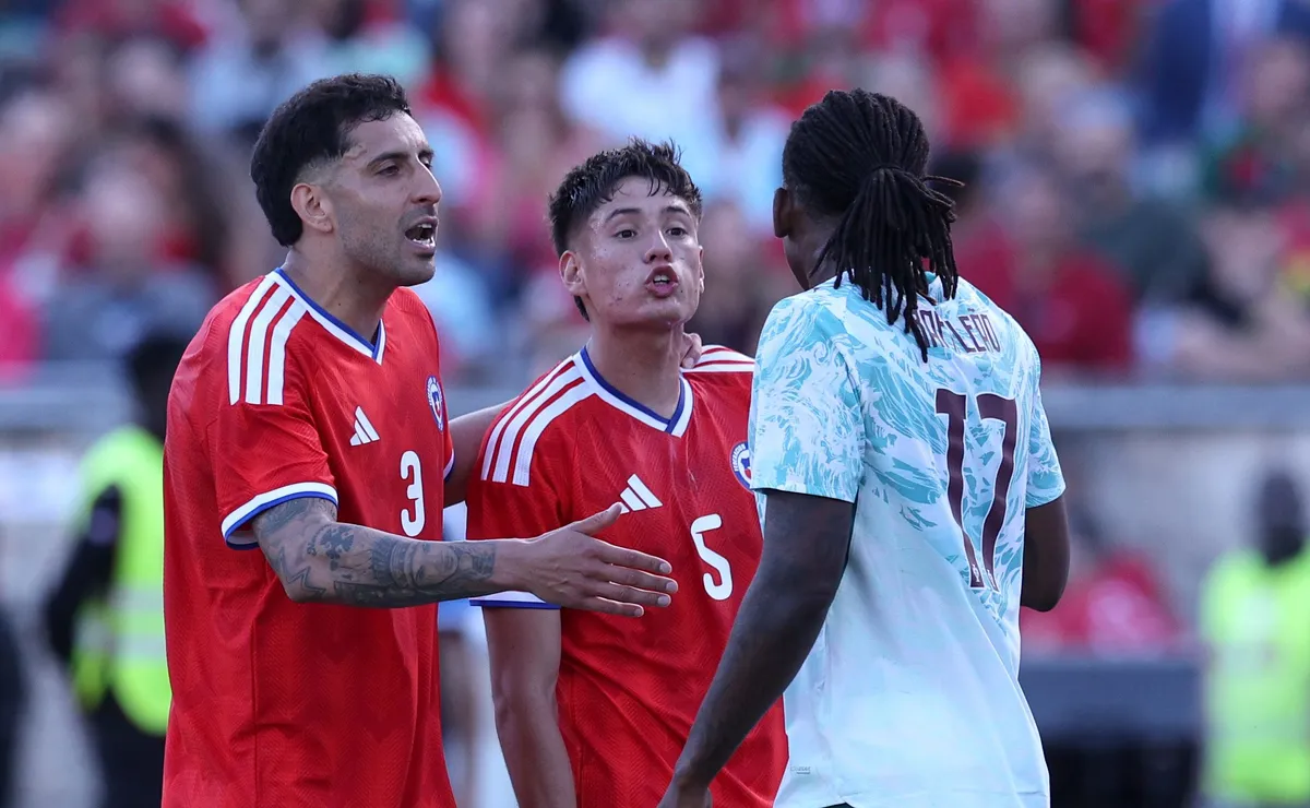 Rafael Leão se manifesta após polêmica com Iván Román, zagueiro do Atlético-MG, antes da Copa