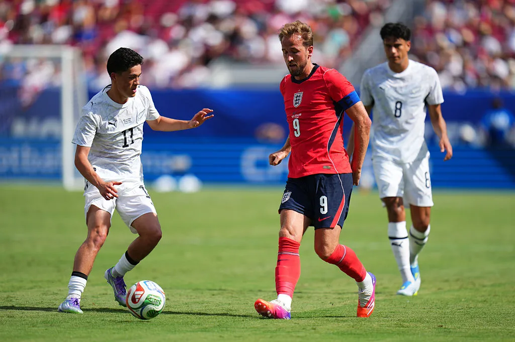 Harry Kane marcou o gol da Inglaterra na vitória sobre a Nova Zelândia em amistoso. Foto: Rich Storry/Getty Images