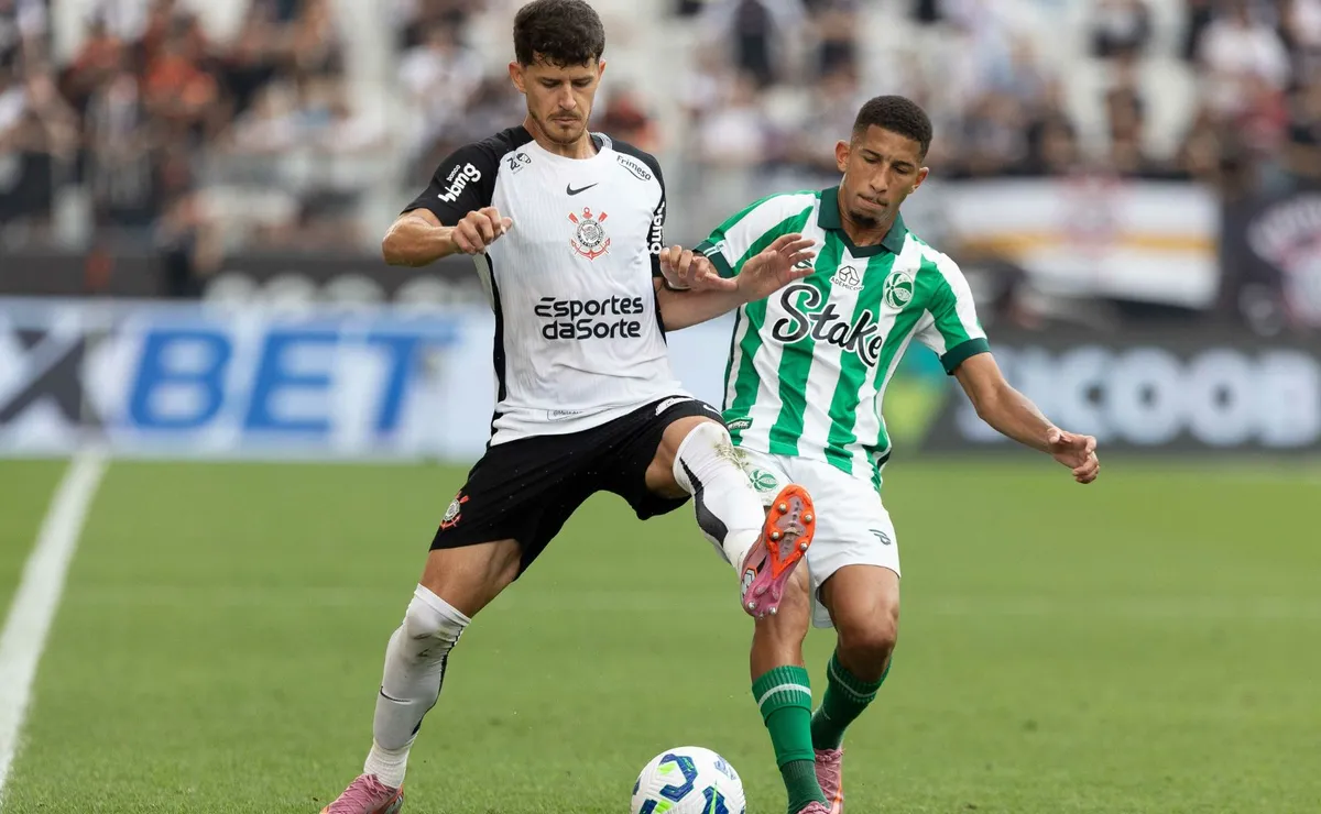 Corinthians deve ter retorno do lateral Hugo no segundo semestre e time planeja primeiros planos