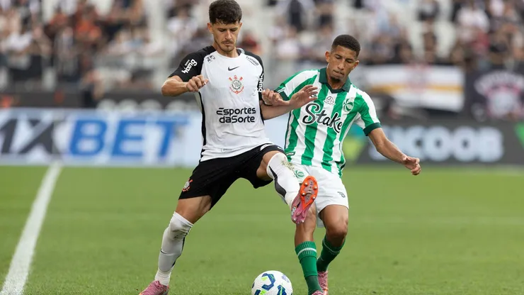 Corinthians deve ter o retorno do lateral Hugo no segundo semestre — Foto Joisel AmaralAGIF