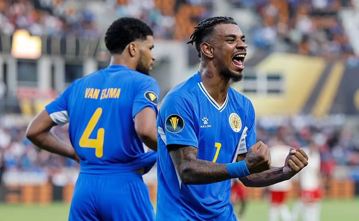 Curaçao chega à Copa com ônibus inusitado e a história mais surpreendente do Mundial