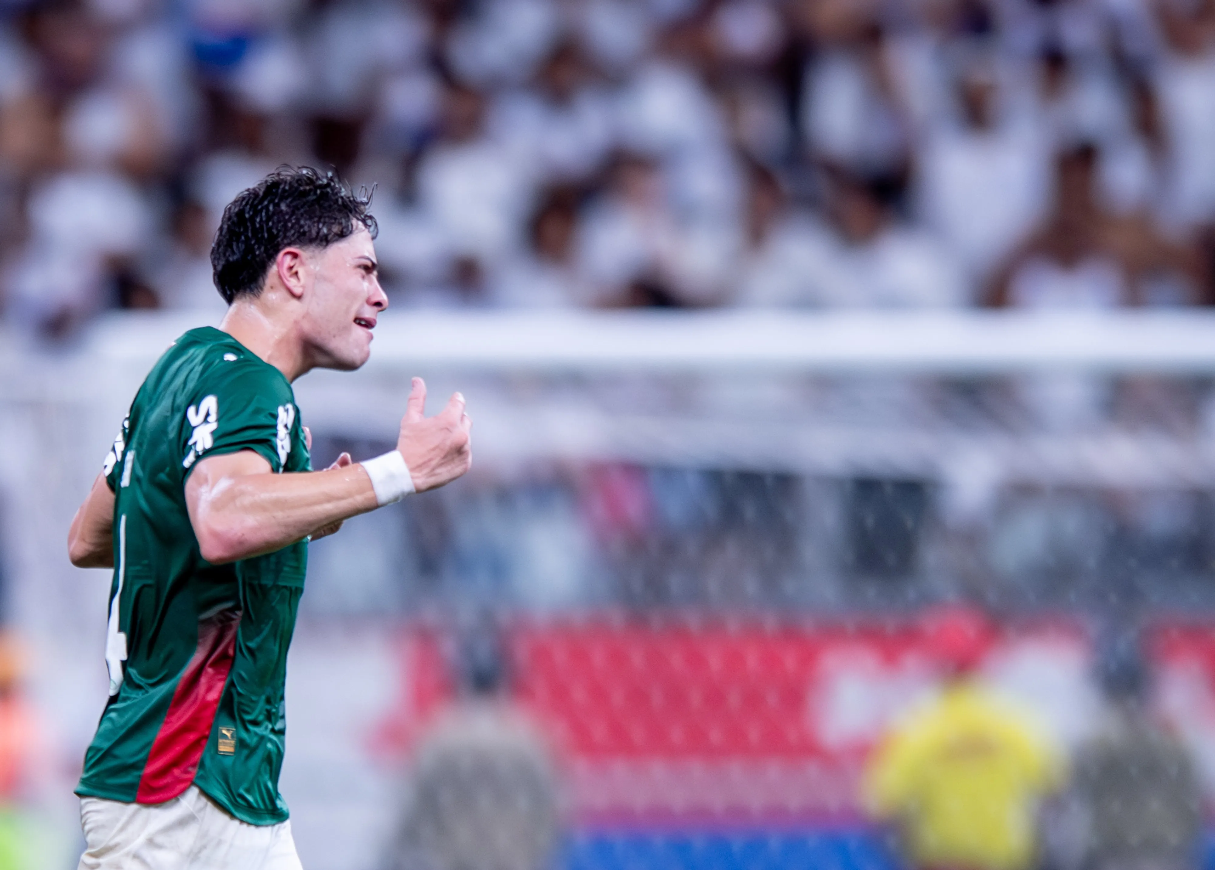 BA – SALVADOR – 05/04/2026 – BRASILEIRO A 2026, BAHIA X PALMEIRAS – Giay jogador do Palmeiras durante partida contra o Bahia no estadio Arena Fonte Nova pelo campeonato Brasileiro A 2026. Foto: Jhony Pinho/AGIF