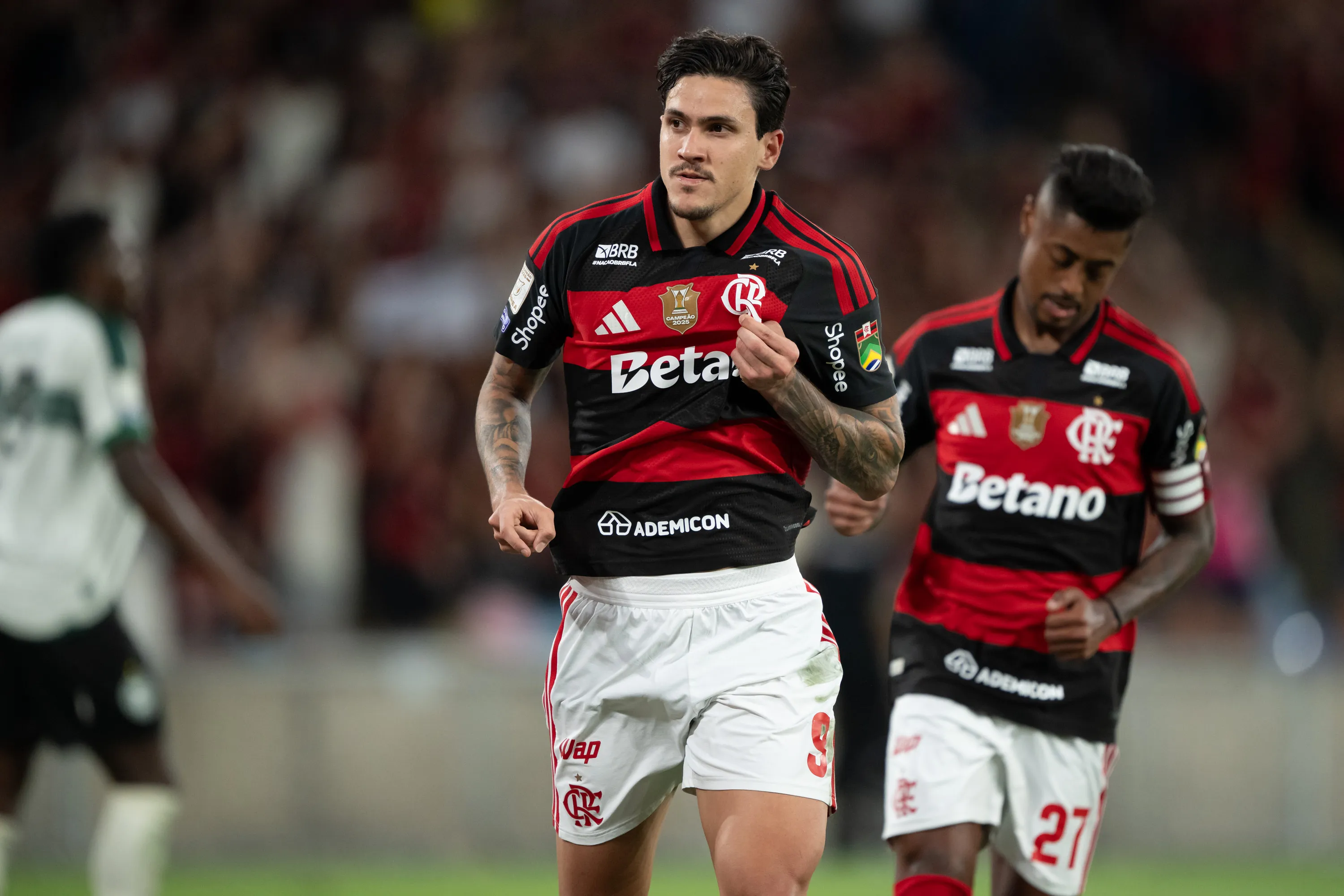 RJ – RIO DE JANEIRO – 30/05/2026 – BRASILEIRO A 2026, FLAMENGO X CORITIBA – Pedro jogador do Flamengo comemora seu gol durante partida contra o Coritiba no estadio Maracana pelo campeonato Brasileiro A 2026. Foto: Jorge Rodrigues/AGIF
