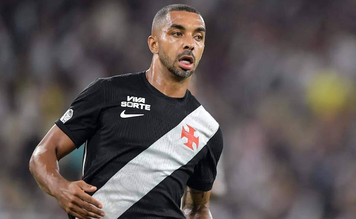 Corte de Wesley abriu espaço para Paulo Henrique e Andrey Santos, mas jogadores foram preteridos por Ancelotti