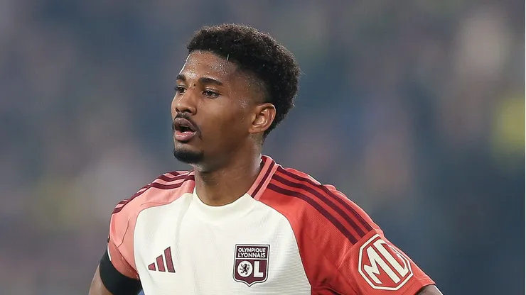 Abner, lateral-esquerdo do Lyon - Foto: Ahmad Mora/Getty Images