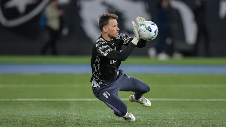 Neto goleiro do Botafogo durante aquecimento antes da partida contra o LDU no estadio Engenhao pelo campeonato Copa Libertadores 2025. Foto: Thiago Ribeiro/AGIF