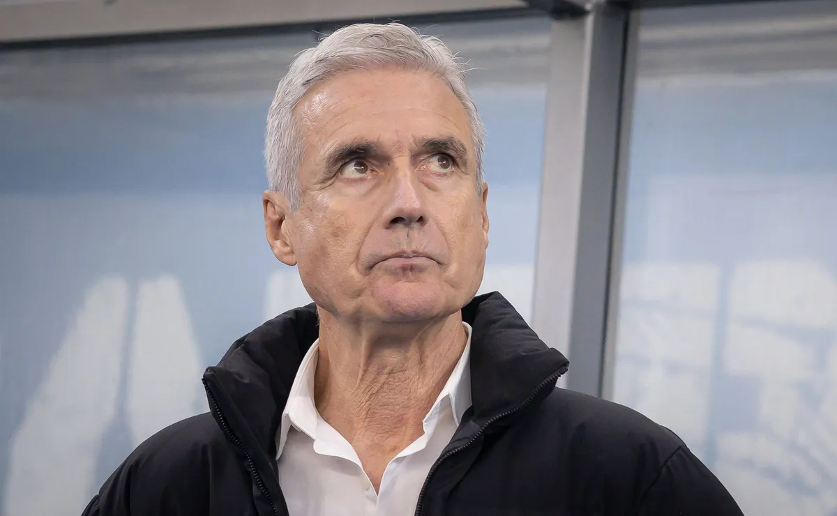 Luís Castro expõe dificuldades e admite fase abaixo do esperado do Grêmio em 2026