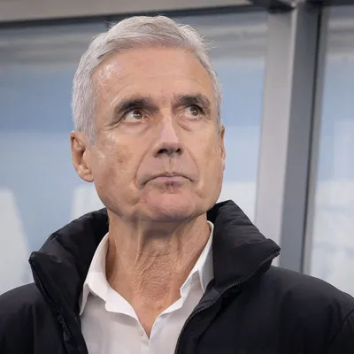 Luís Castro aponta problemas e admite dificuldade para estabilizar o Grêmio