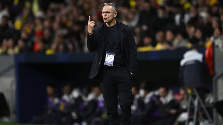 MADRID, SPAIN - MARCH 27: Mohamed Ouahbi, Head Coach of Morocco gives the team instructions during an international friendly match between Morocco and Ecuador at the Wanda Metropolitano on March 27, 2026 in Madrid, Spain. (Photo by Denis Doyle/Getty Images)