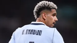 Ronald Araújo volta para a Espanha para tratar problema físico