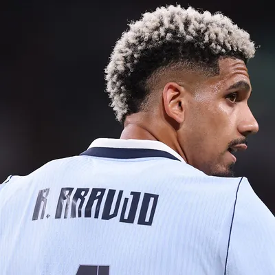 Ronald Araújo vira problema no Uruguai após lesão de Arrascaeta
