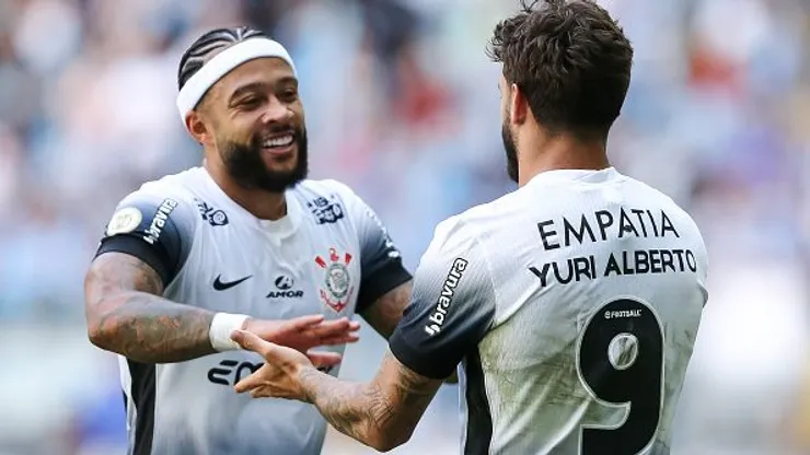 Memphis Depay e Yuri Alberto têm seus futuros indefinidos. Foto: Pedro H. Tesch