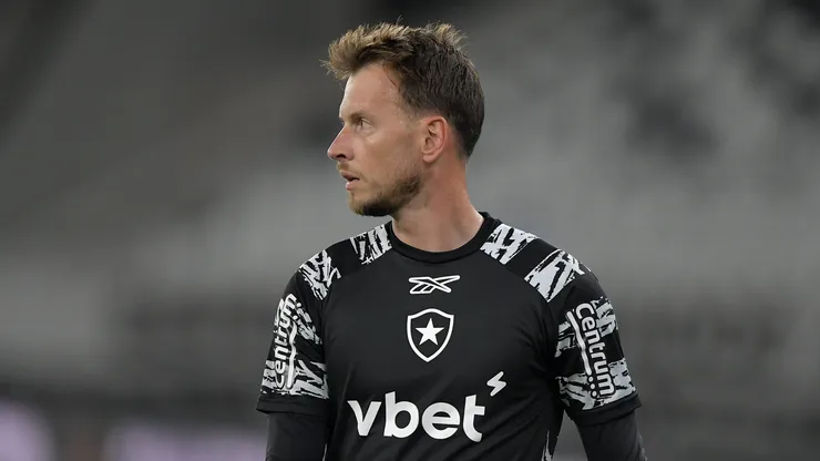Neto goleiro do Botafogo durante aquecimento antes da partida contra o LDU no estadio Engenhao pelo campeonato Copa Libertadores 2025.