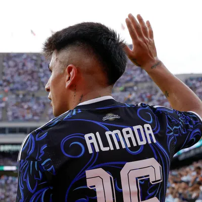 Thiago Almada já se vê em outro clube