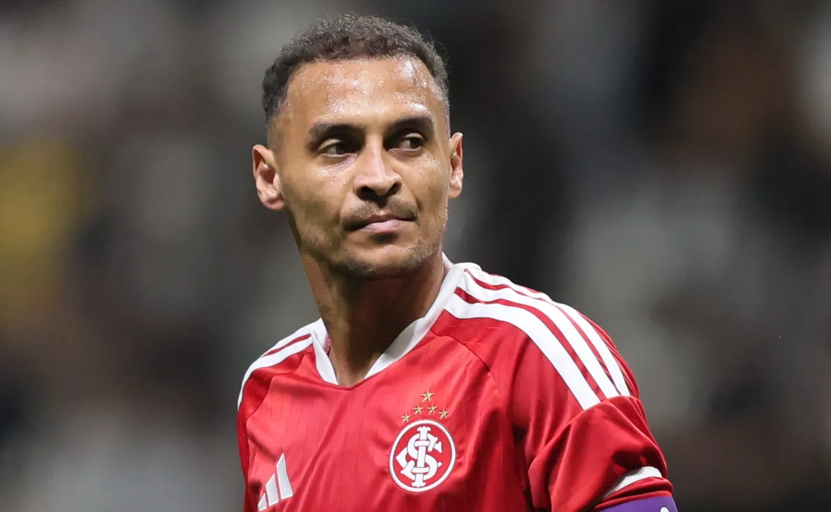 Alan Patrick precisa reconquistar espaço no Internacional com Paulo Pezzolano
