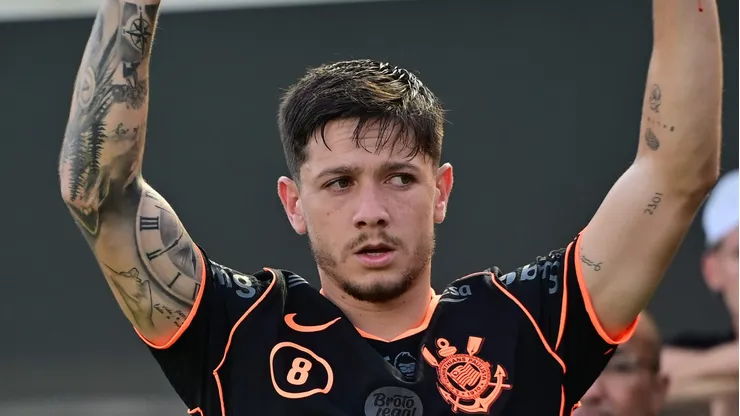 Rodrigo Garro segue no Corinthians.