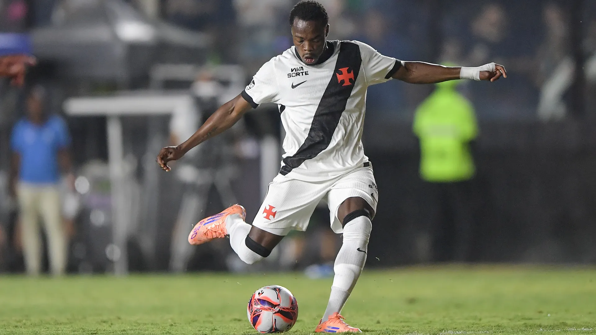 Andrés Gómez está no radar de clubes do futebol europeu – Foto: Thiago Ribeiro/AGIF