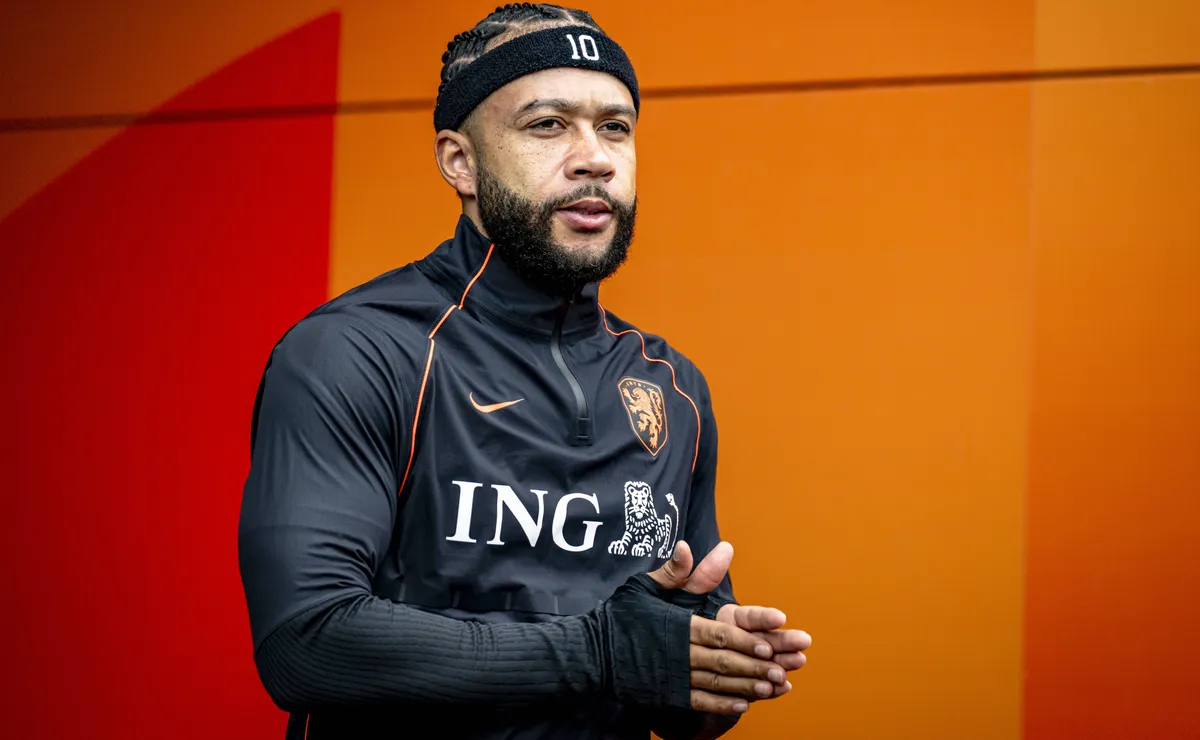 Corinthians decide não pressionar Memphis Depay por resposta de renovação durante a Copa