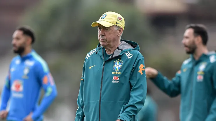 Ancelotti durante treino no Rio de Janeiro.