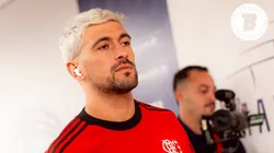 Arrascaeta jogador do Flamengo durante viagem com a delegação Rubro-Negra
