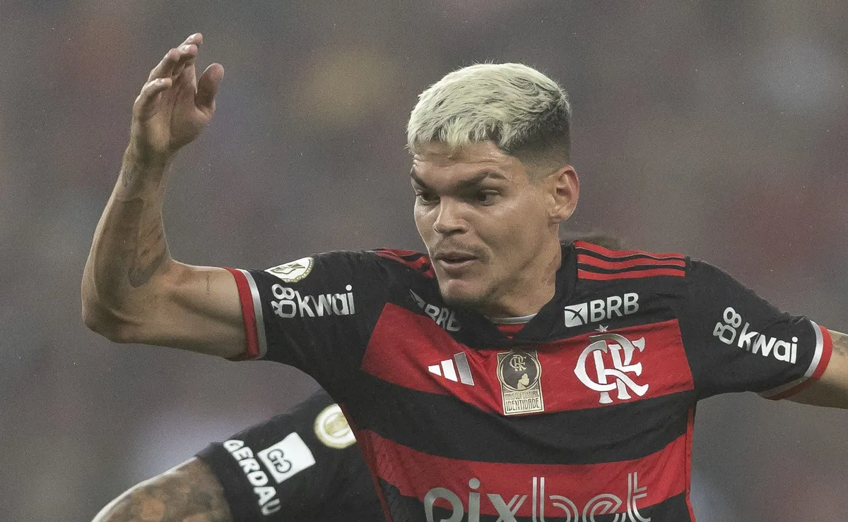 Santos tem acordo encaminhado com Ayrton Lucas e busca destravar negociação no Flamengo