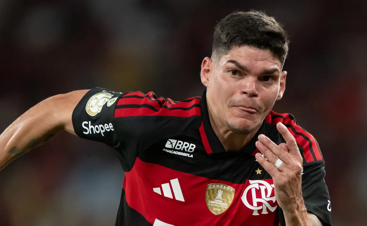 Flamengo aceita liberar Ayrton Lucas ao Santos e impõe condição para selar acordo