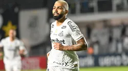 Gabigol marcará presença com o Santos em Portugal - Foto: Jota Erre/AGIF